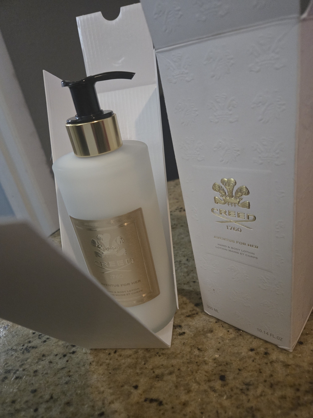 Creed Aventus for Her Hand & Body Lotion - White & Gold - Picture 3 of 4